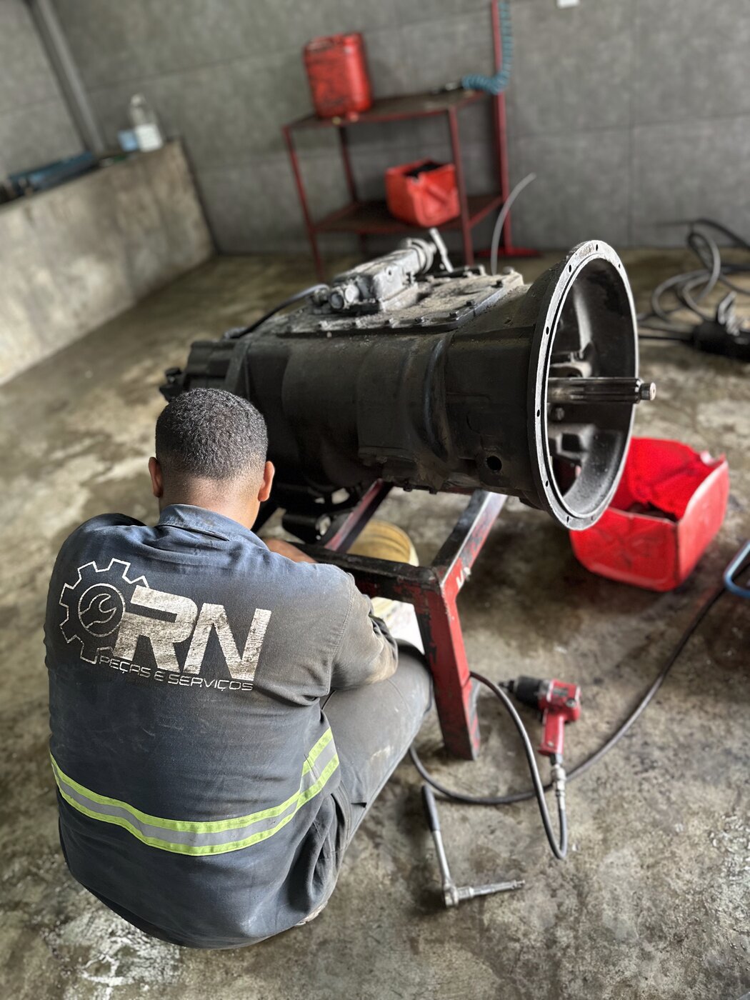 Reparo de câmbio Reparo de câmbio pesado de caminhão na oficina RN